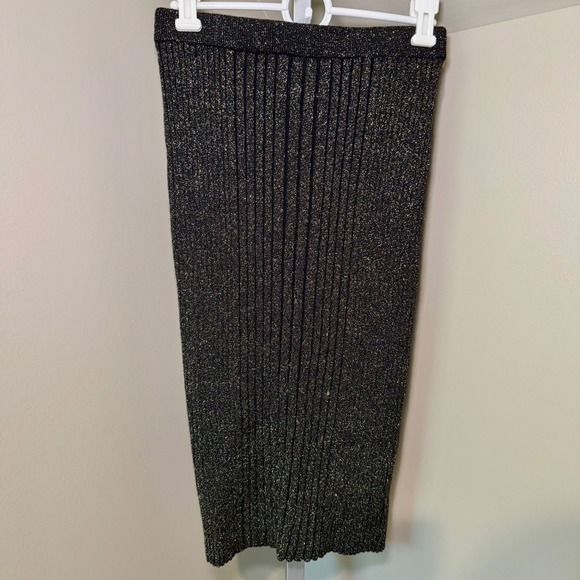Carmen Marc Valvo Dresses & Skirts - Carmen Marc Valvo Knit Skirt Gold Metallic Ribbed Pencil Career Party‎
